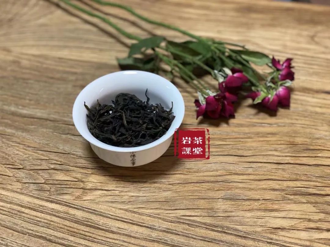 最佳正岩肉桂以其独特的风骨与韵味，成为岩茶领域的标杆。