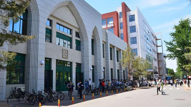 如何看待中国人民大学在“大学排名”位次较低的现象？