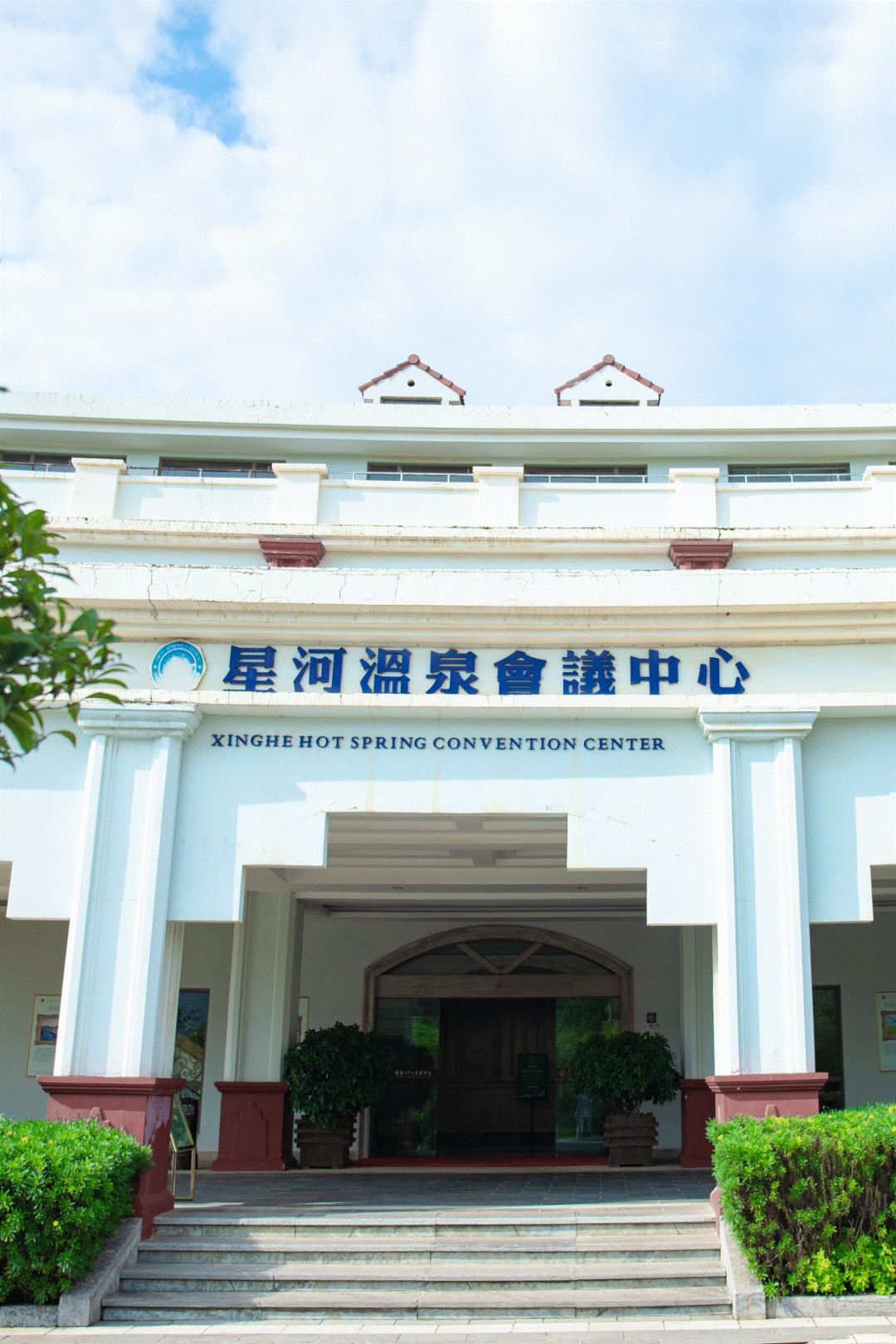 寻甸星河温泉(昆明周边泡温泉地,100个泉池:鲜花,红酒,2019年火了)