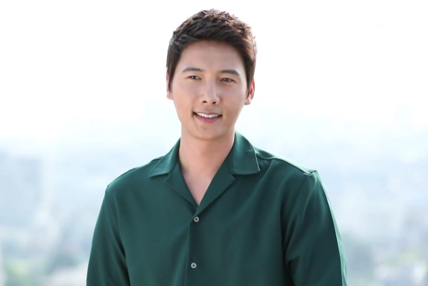 "四次元"宅男李尚禹,与金素妍因戏生情,出道多年零绯闻