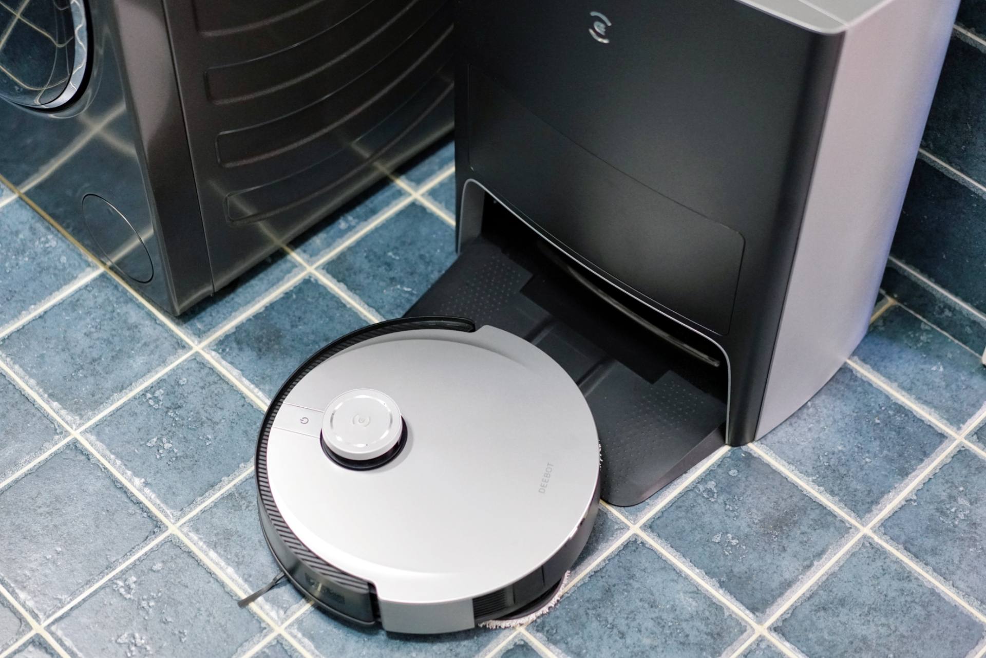 年度旗舰：科沃斯新品DEEBOT X1 OMNI扫拖机器人开箱评测