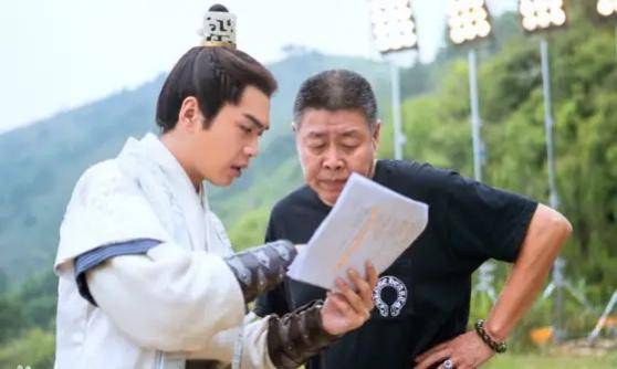 张若昀自曝陪老婆吃月子餐胖了10公斤，他的童年阴影终被爱治愈