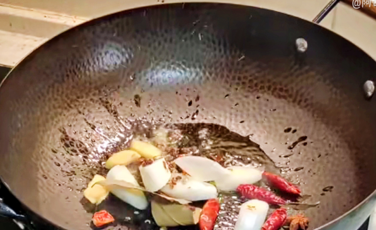 素鸡不用炒着吃，简单4步比红烧肉好吃，软嫩多汁，吃一次忘不掉