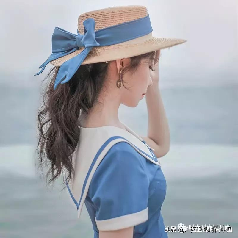 海军风连衣裙配什么外套和鞋子（海军风连衣裙搭配结构图）