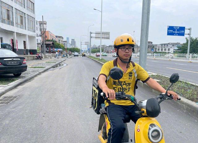 二次高考623分的外卖小哥火了：被社会吊打后，才知道学历很重要