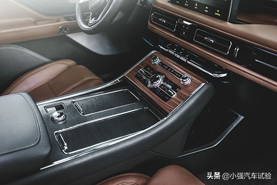 林肯飞行家，外观比奥迪Q5大气，搭3.0T+10AT，性价比真不错