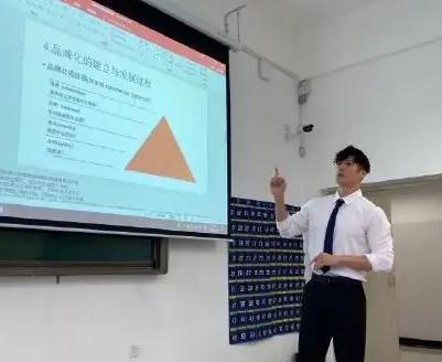 高考成绩692的女学霸，想当程序员被质疑，霸气回怼让男生脸红