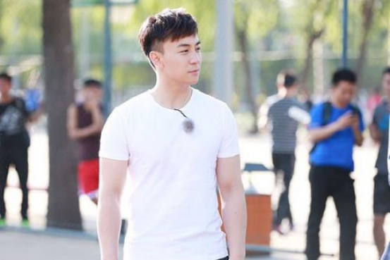 ​9位曾经红透半边天的男童星，如今境况不一，有人相亲被嫌弃