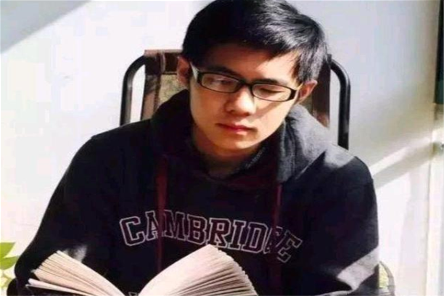 清华学霸撞脸刘昊然酷似周杰伦，入选最强本科生，初中时就不一般