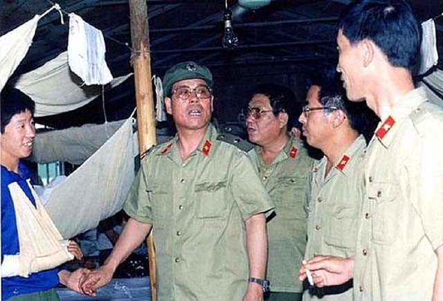 1985年裁军重组七大军区，司令员都是谁？后来又被授予了什么军衔