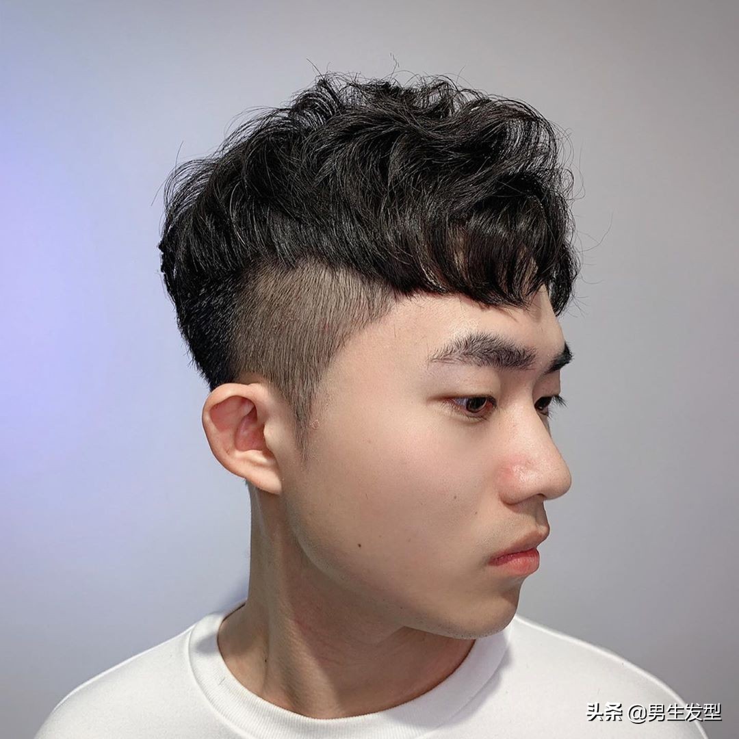 男生除了"锡纸烫"发型,还可以烫这3款,时尚自然又帅气