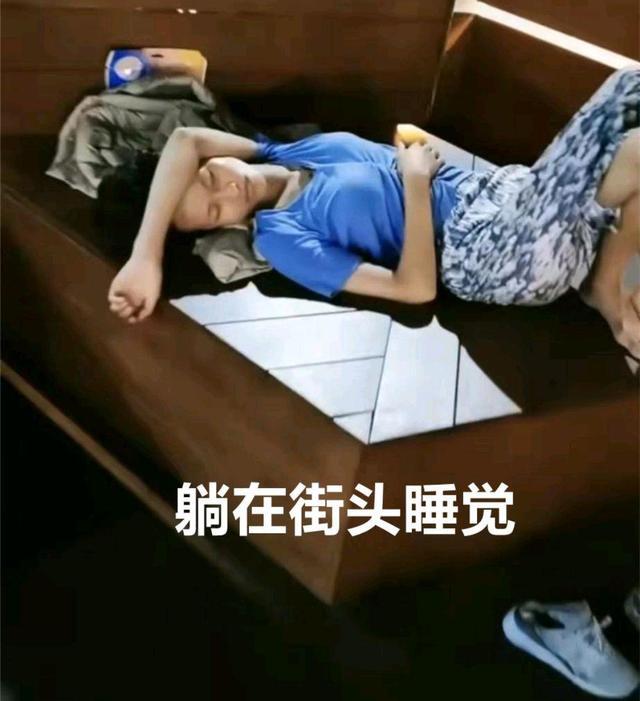 江西大学生露宿深圳街头，从天使沦落到流浪女，网友：不值得同情