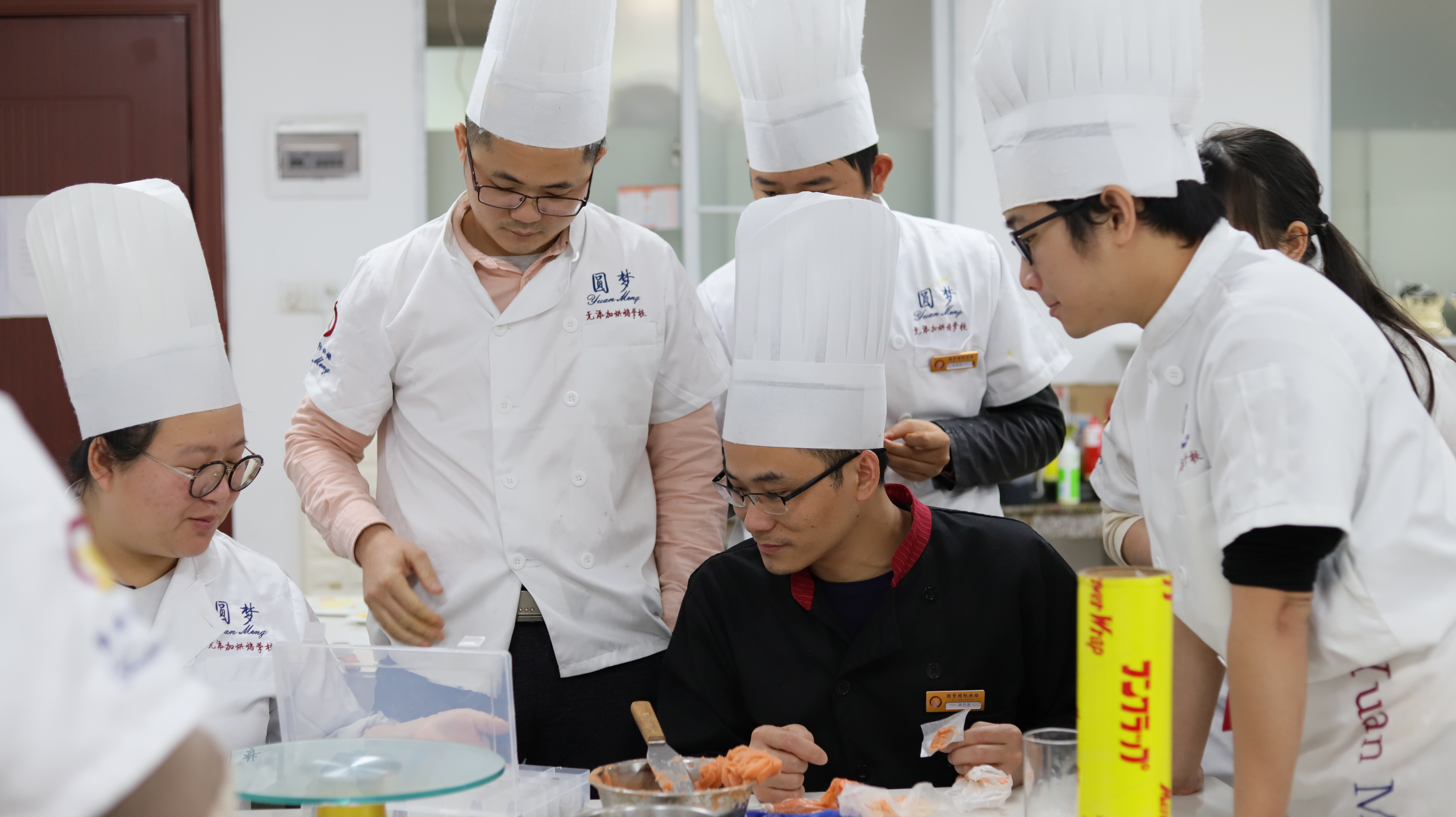 蛋糕西点培训学校哪里好？圆梦烘焙一起来了解一下