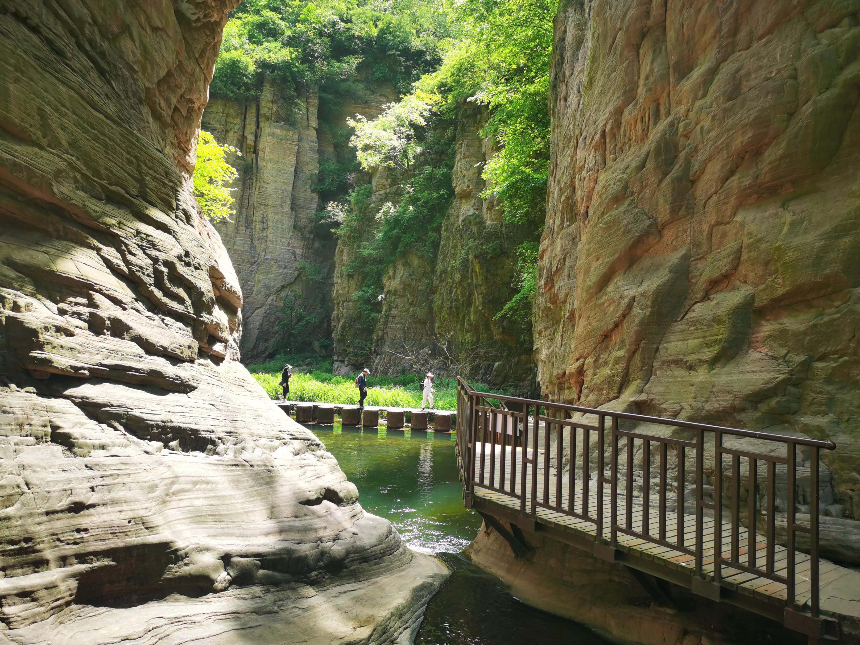 龙潭大峡谷在哪(洛阳龙潭大峡谷,古海奇峡地质画廊,景色不输红石峡,却