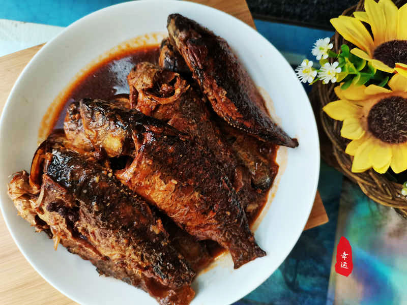 焖酥鱼的家常做法焖酥鱼这样做一上桌就被抢光