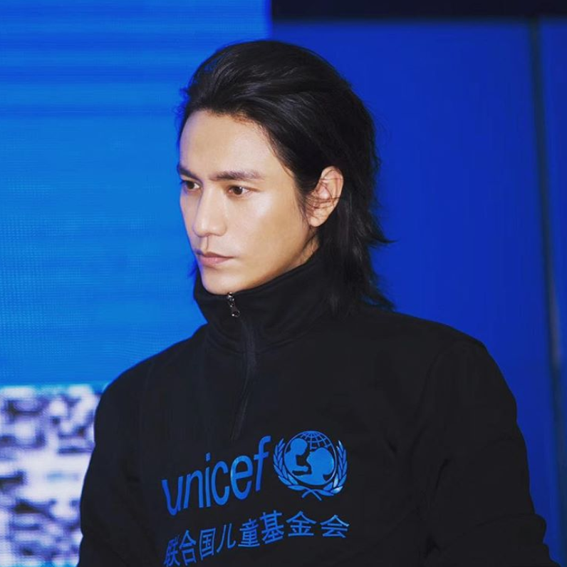 彭于晏也"放飞自我"了,长发造型洒脱不羁,这些男星长发也很帅