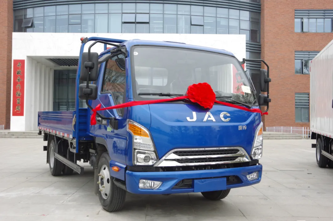 ���д��¡�ǩԼ200̨��������ƾʲô��