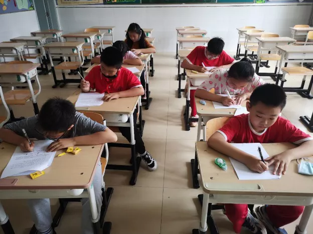 揭秘风能发电，走进“会发电的房子”……首届“低碳小达人”探访研学活动结课！