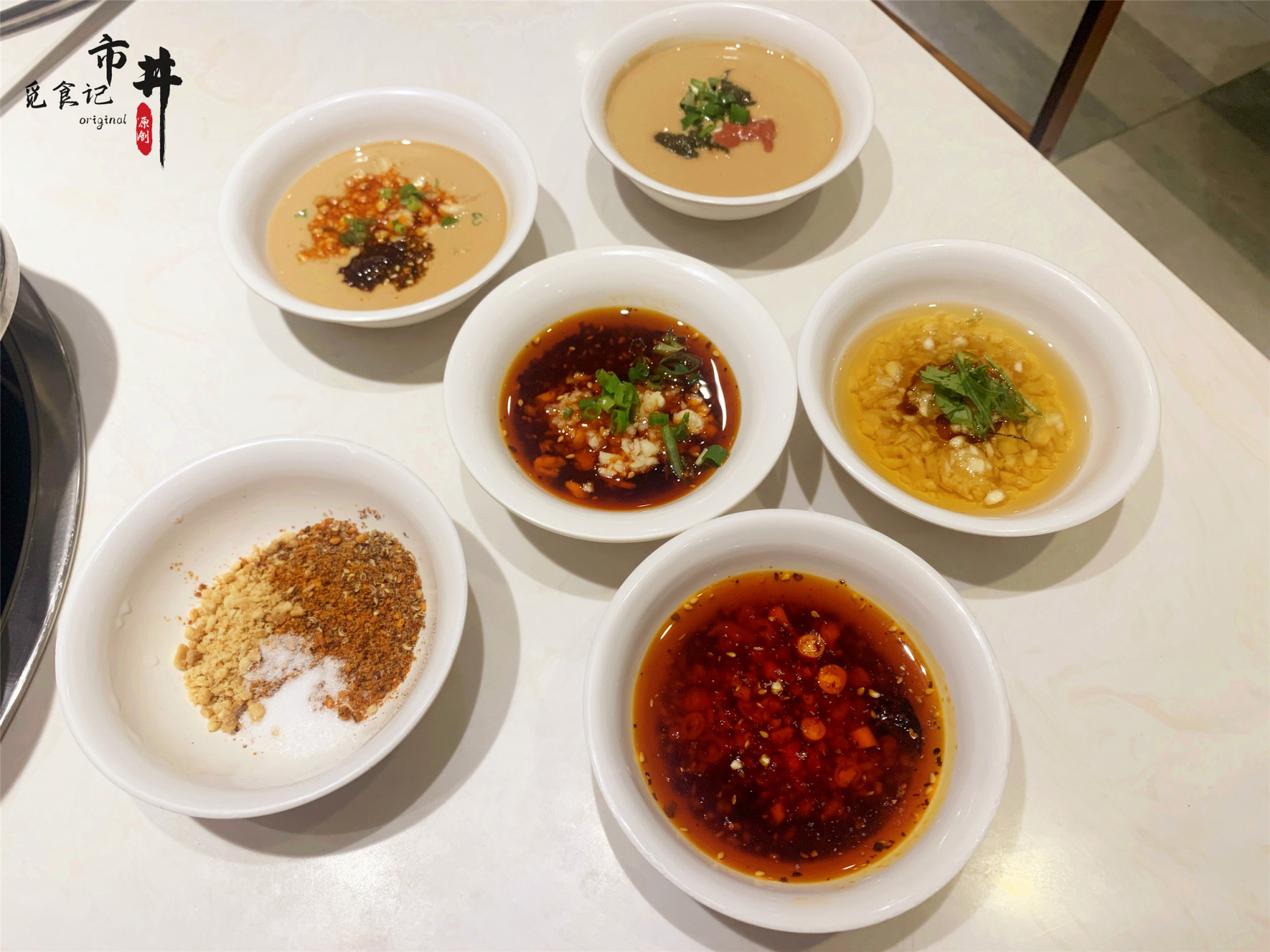 吃火锅时，如何搭配蘸料才好吃？学会“124搭配法”，方便实用