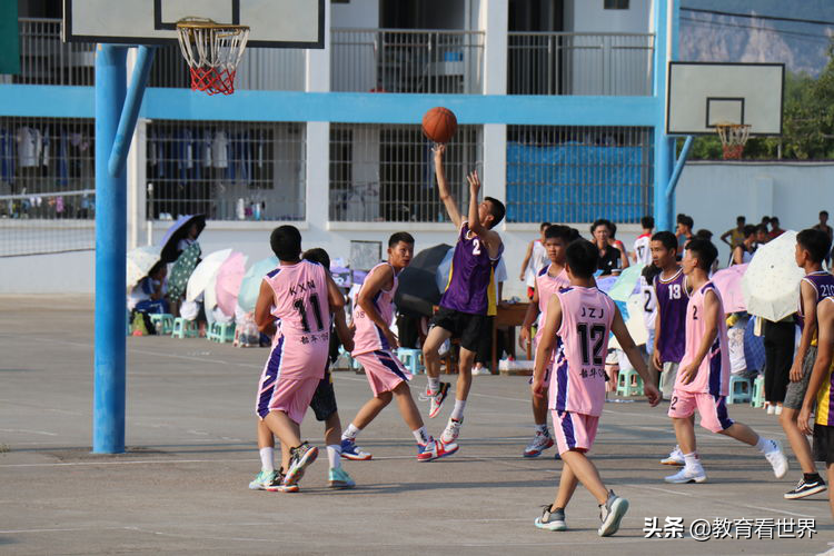顽强拼搏，奋勇争先一一柳城县实验高级中学高一“新生杯”篮球赛