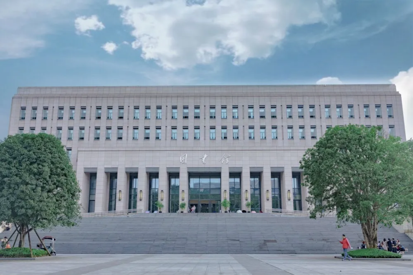 占地2390余亩，重庆这所大学美到被央视新闻