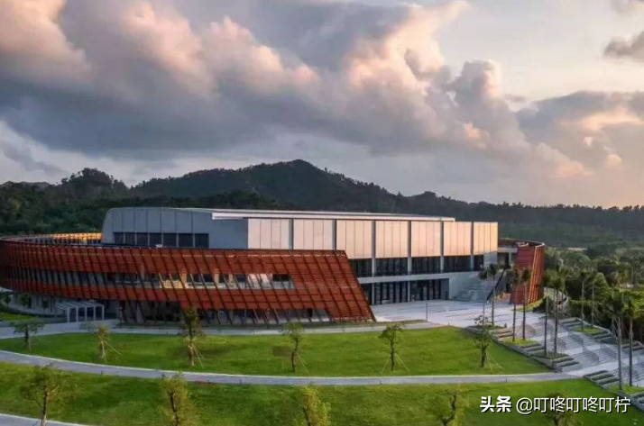 北理工珠海学院毕业生，假装北理工学生去面试，结局当场“社死”