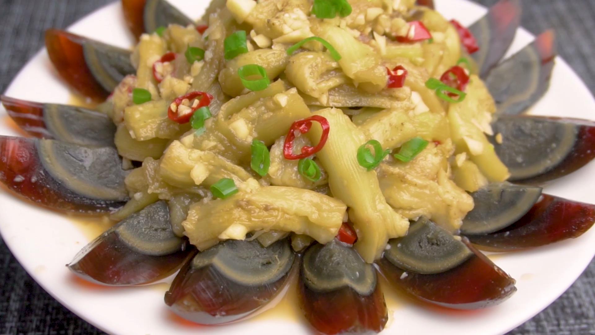 原来茄子皮蛋还能搭配一起吃,出锅是意想不到的好吃,营养又美味