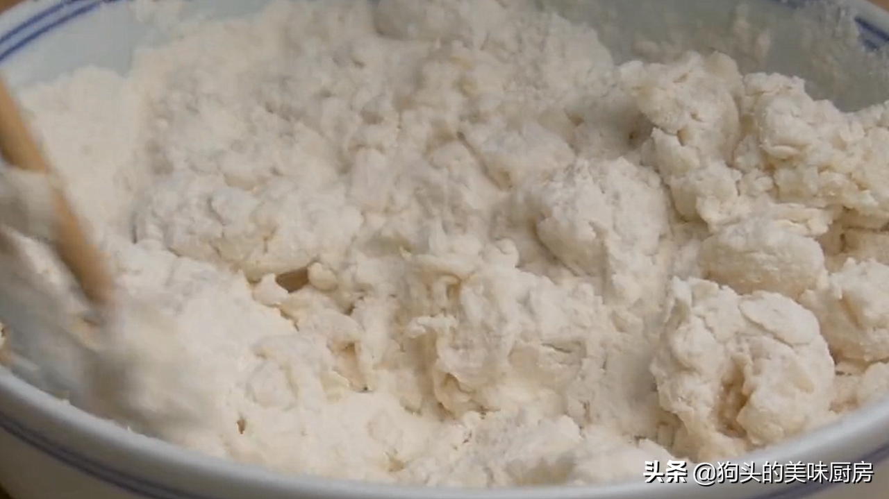 我家面粉从不蒸馒头，开水一烫做9个，出锅孩子吃四个，太香了