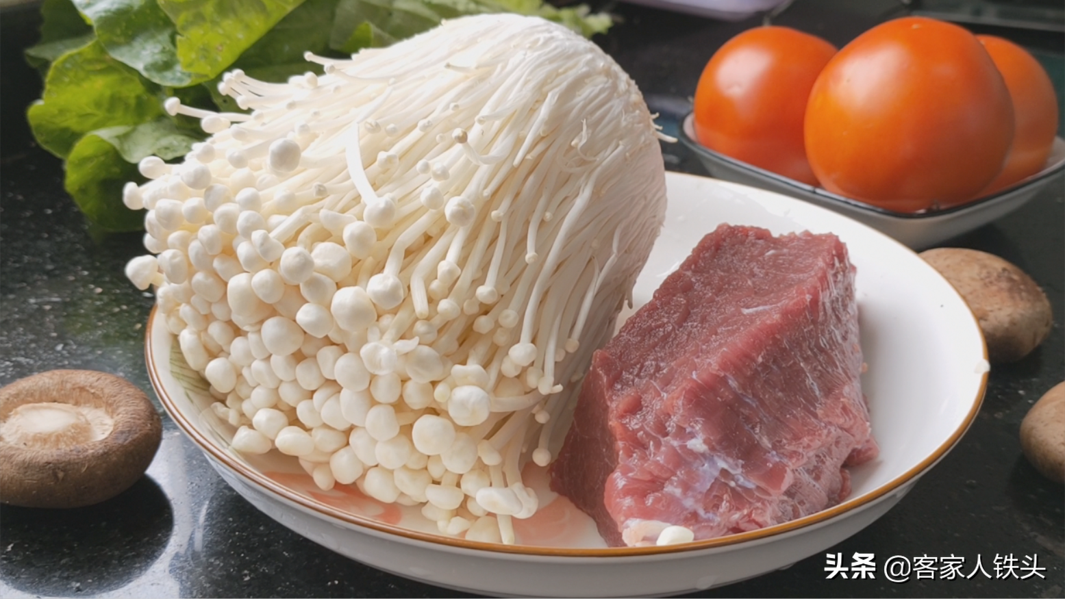 金针菇炖牛肉的做法(鲜香牛肉配金针菇，滋味美妙炖制技巧)