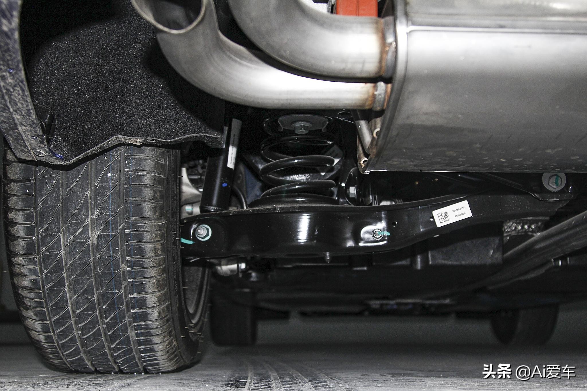 自动挡油耗1.8L,合资中型家轿标杆，便宜销量大，实拍大众迈腾GTE