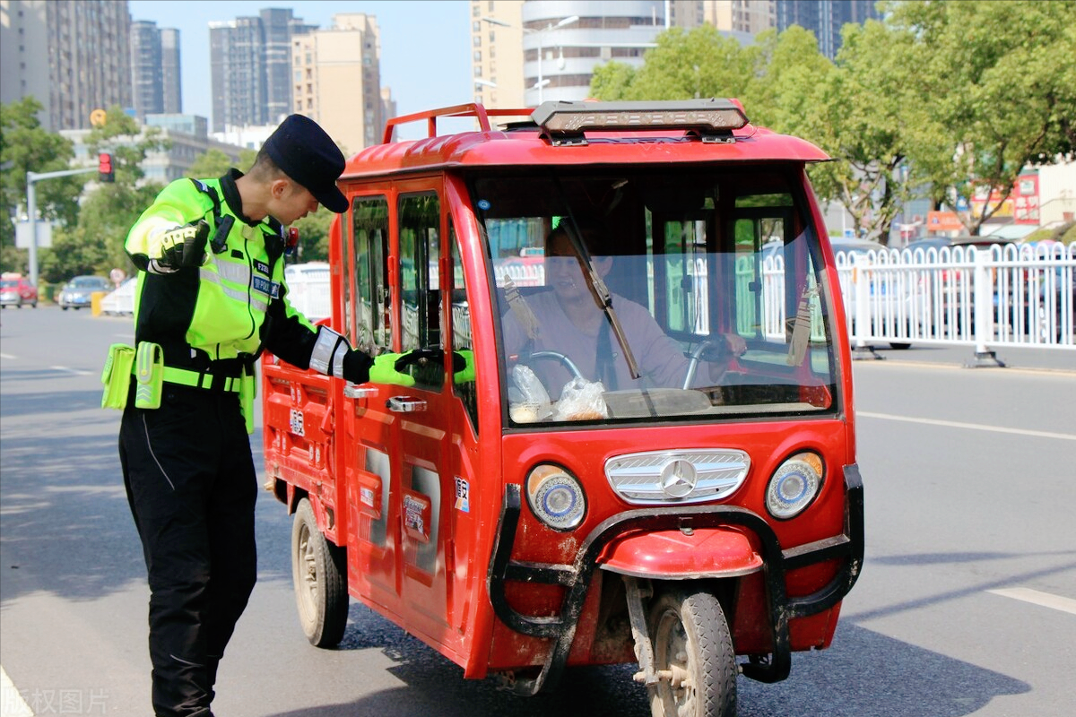 售价4800起，3款电动三轮车，全封闭式，适合冬天，最大续航115km