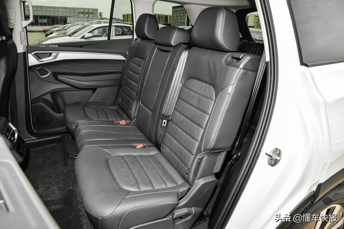 V6动力、豪华内饰科技、大众最大SUV，深入解析揽境