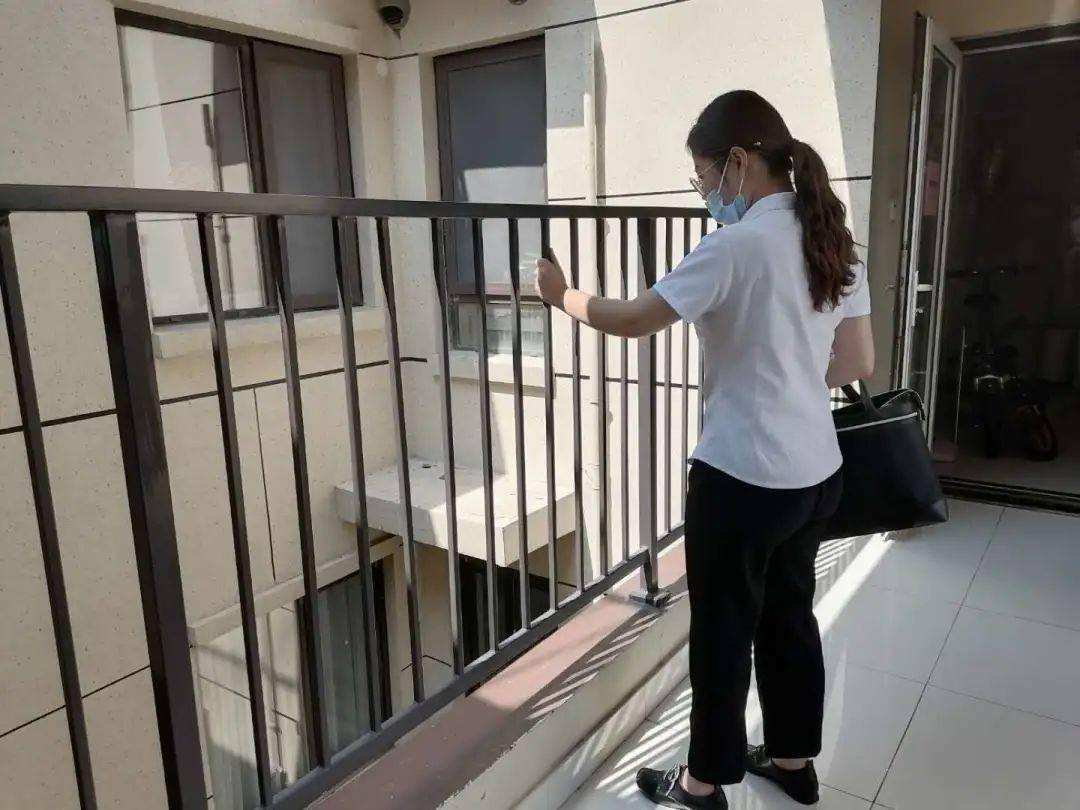 受够连廊房带来的痛苦，一家人坚持选楼梯房，入住后感觉真舒适
