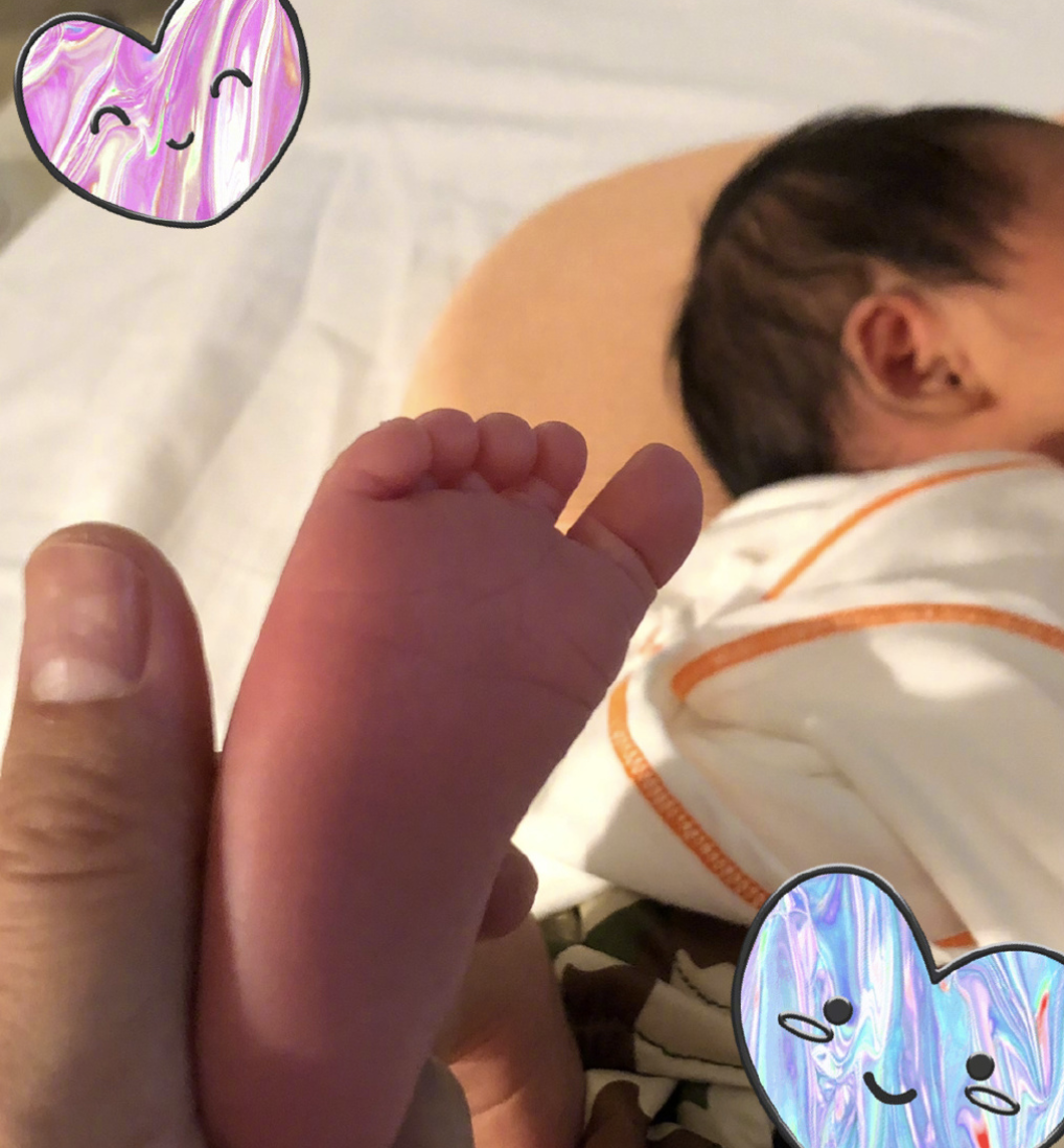 林依晨39岁生日晒女儿萌照，小公主发量浓密，郑元畅留言送祝福