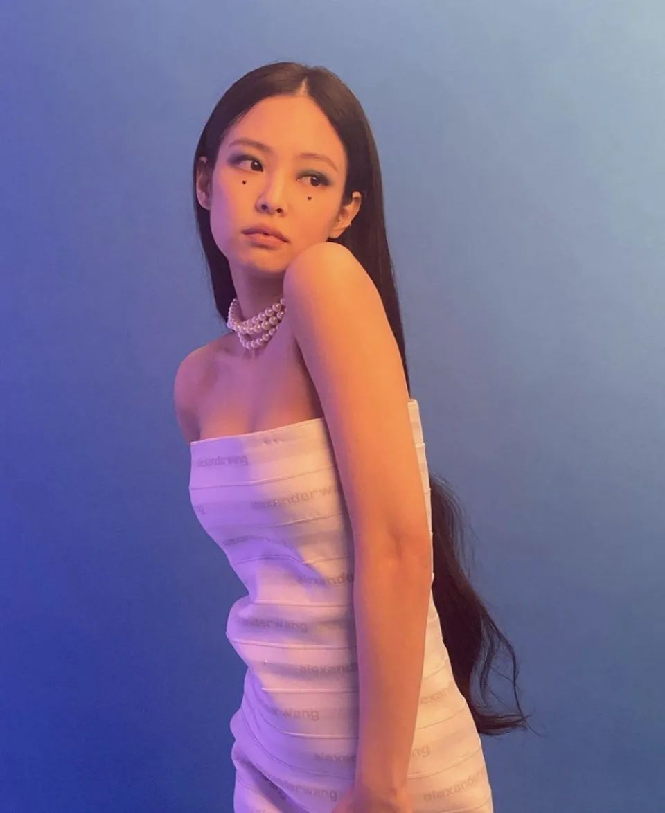 Jennie的爱心痣，金晨的“北斗七星妆”，原来有痣可以这么美