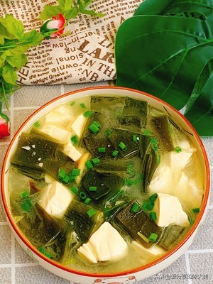 排油减脂好喝不胖，低脂低卡的海带豆腐汤