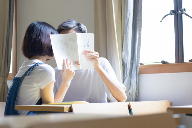 ����֮�俿ʲôά�ָ��飿������ѧ�ĽǶȸ�����𰸣�ֵ��˼��