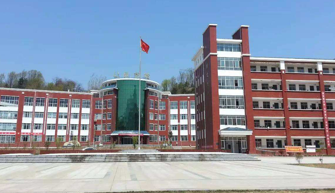 洛阳六所高中，洛阳一高领衔，栾川一高和伊川一高，哪所更强？