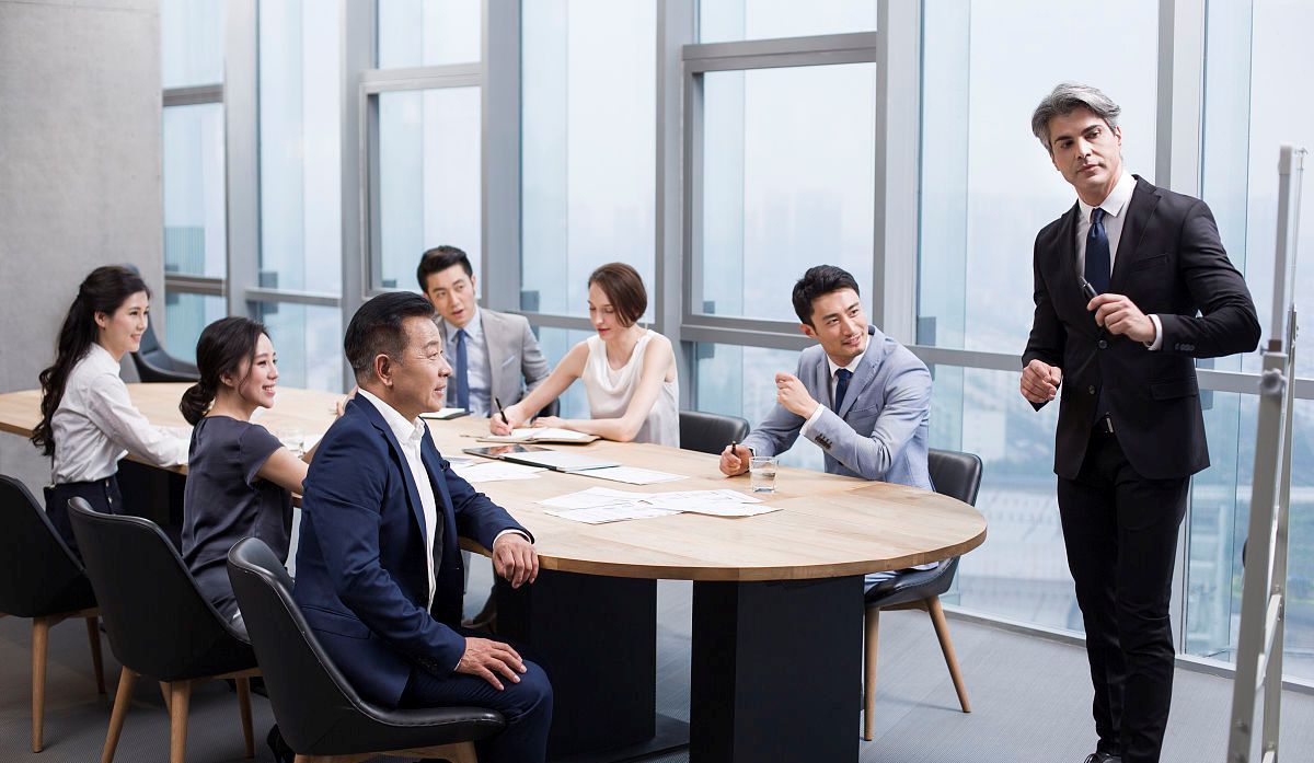 开会轮到你发言时,不知道说什么?记住这3句开头语就够用了