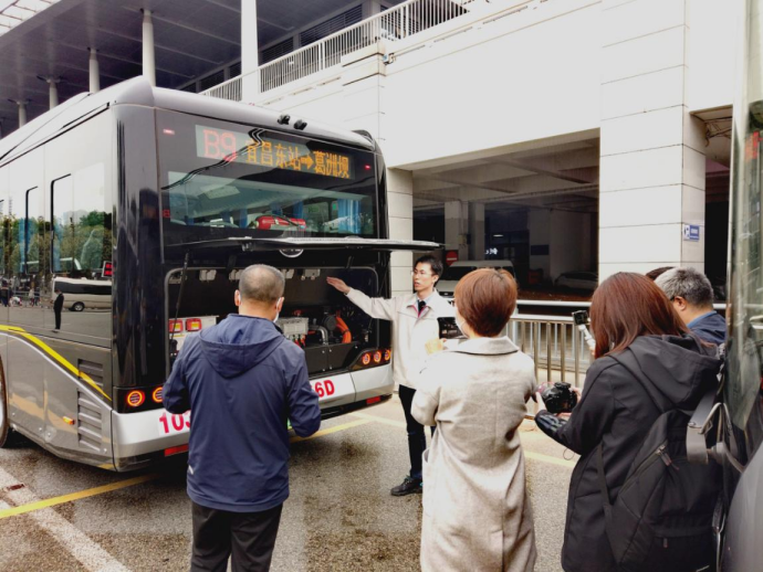 綠色科技，閃耀夷陵 比亞迪國內首批純電動(dòng)鉸接車(chē)投運宜昌