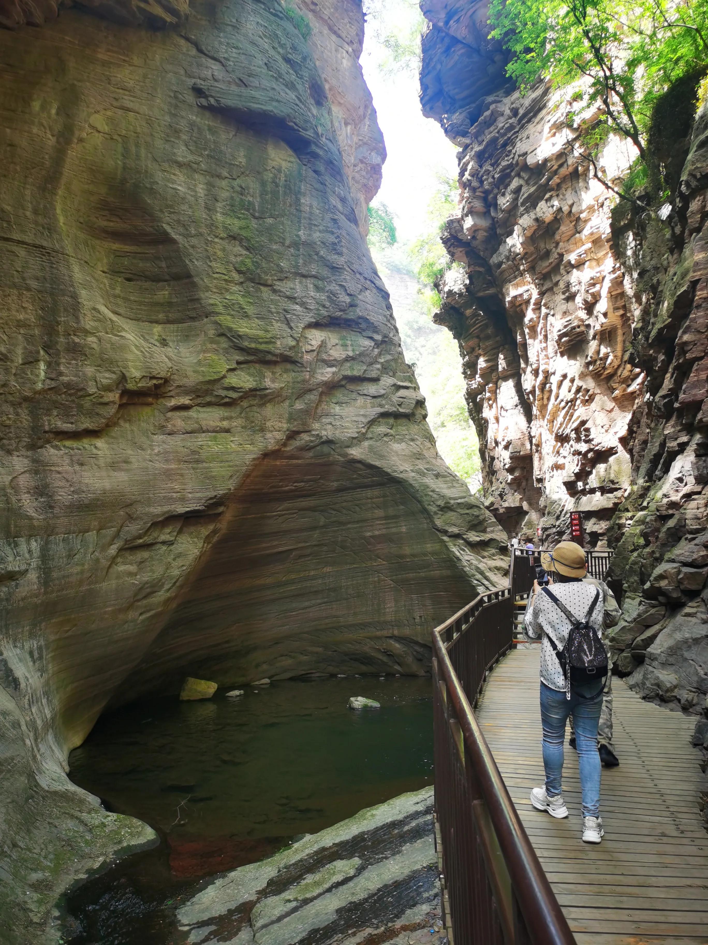 龙潭大峡谷在哪(洛阳龙潭大峡谷,古海奇峡地质画廊,景色不输红石峡,却