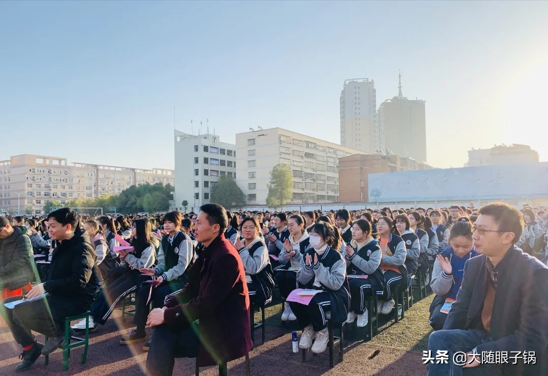 点燃激情，赢在高考：随州二中高考百日誓师大会