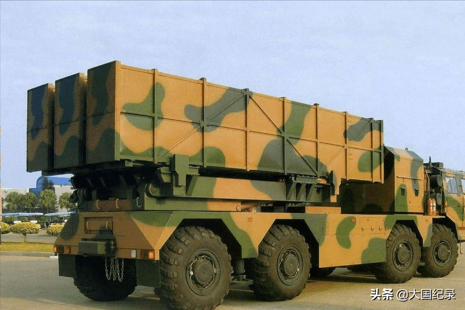 我国火箭炮被外国疯抢，射程太远被当成导弹，揭秘神鹰400的威力