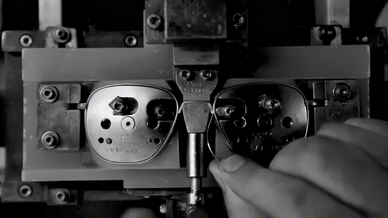 拜登送给普京的太阳眼镜，是美军的专供品牌，品质到底有多酷？