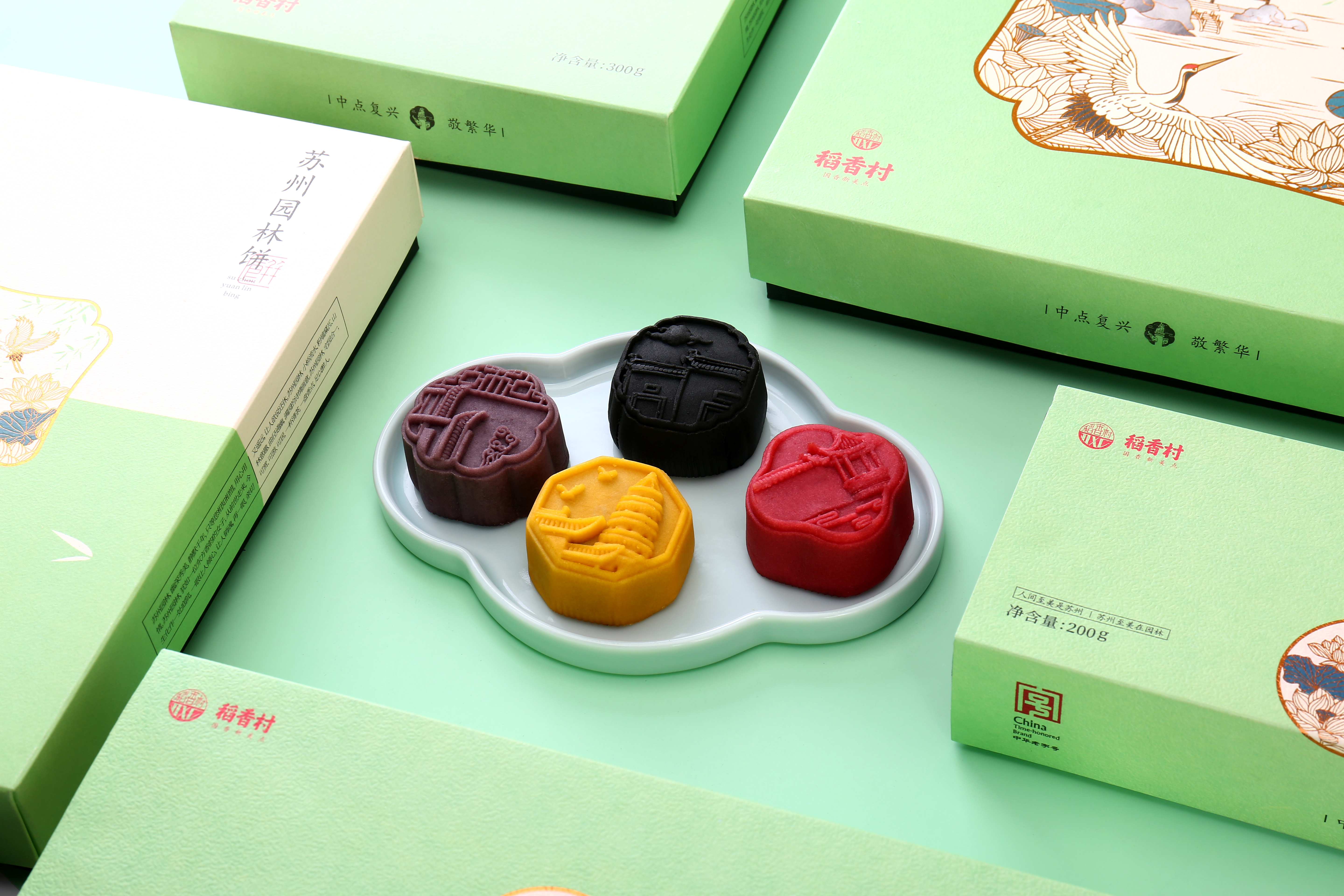 每4块月饼，就有1块是它出品，品牌价值超167亿元，这个随处可见的老字号出人意料