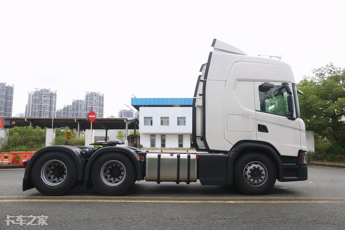 实拍斯堪尼亚g500牵引车,带amt和液力缓速器,裸车价85万