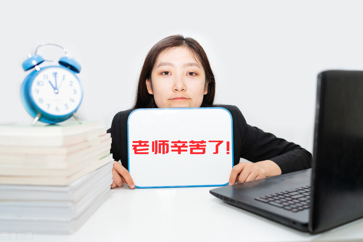 今日，我们感恩父母、感谢老师、致敬师长