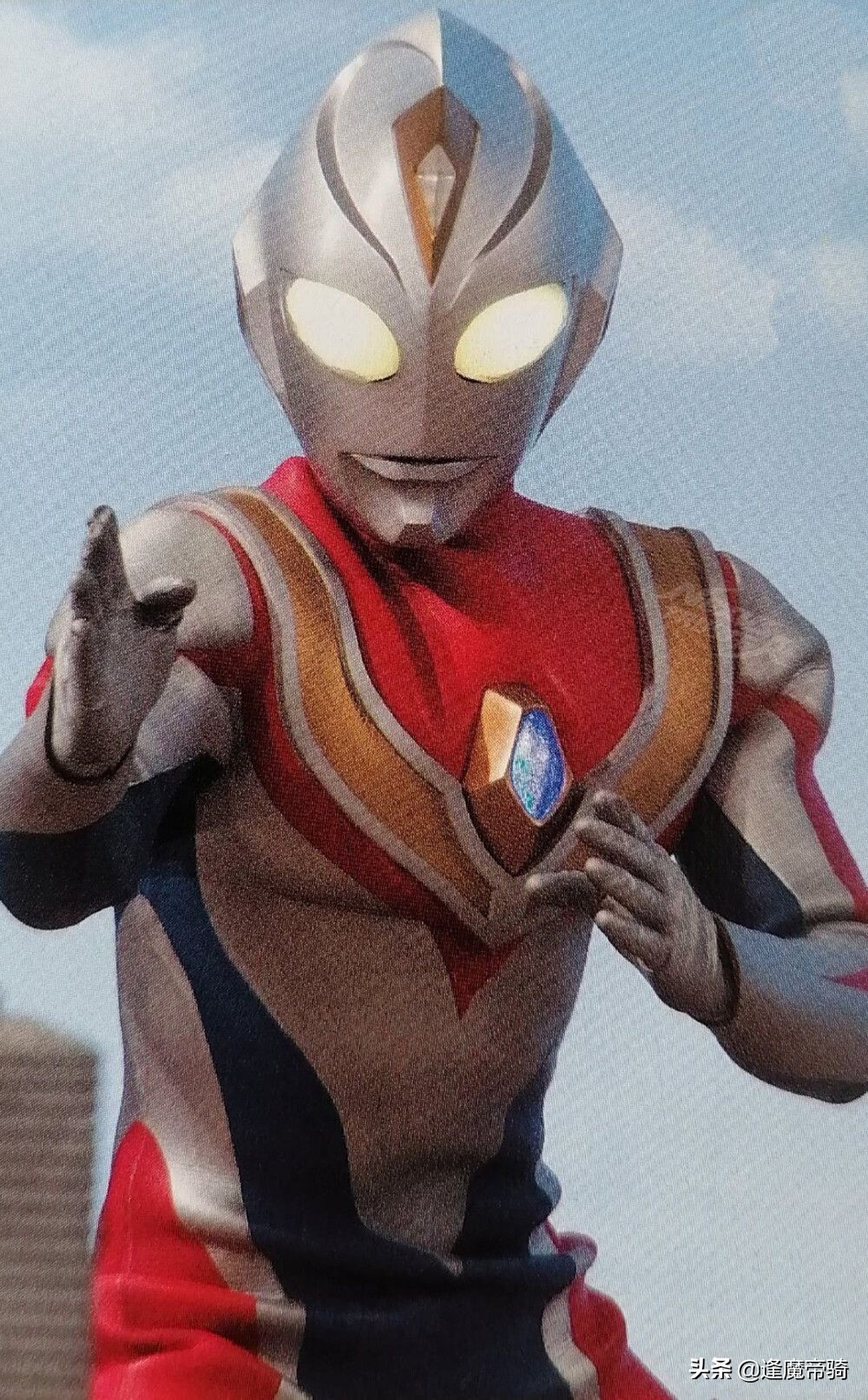 戴拿跟盖亚,这三位奥特曼里面迪迦属于猎户座来到地球的奥特曼,戴拿则