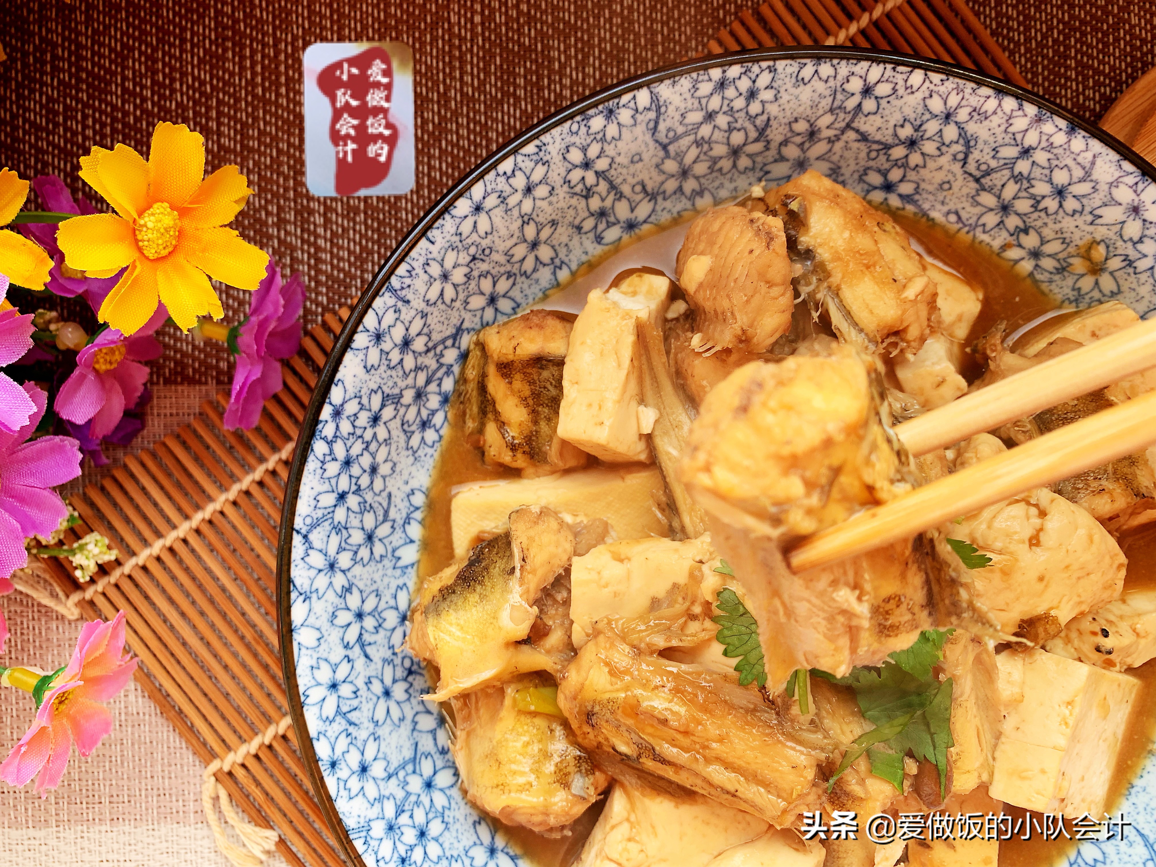 鲇鱼炖豆腐怎么做才好吃？牢记2点，鱼肉鲜嫩不腥，豆腐咸鲜入味
