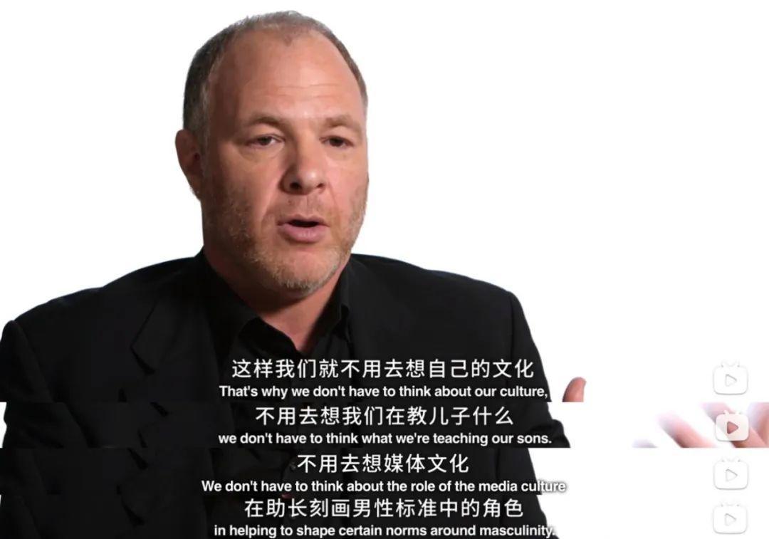 当我在哭泣时，我是“尼洋”，男孩飞到性别歧视。如何打电话给男人